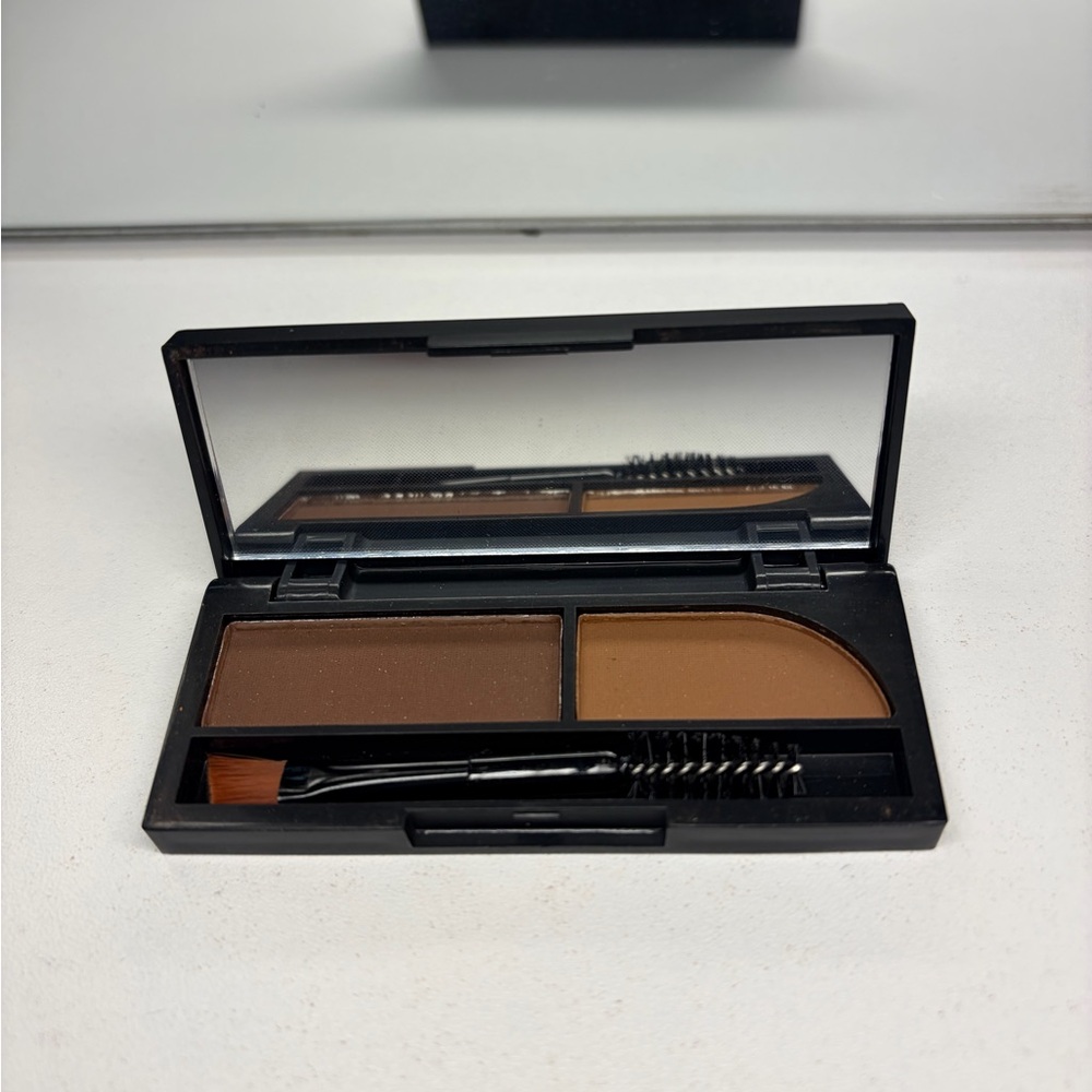 MAC Brow Shade Derfard Poudre Pour Les Sourcils (eyebrow powder) in shade 02